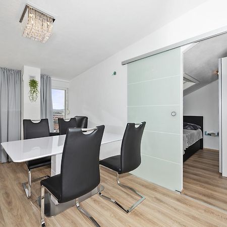 Apartment Nikola Трогір Екстер'єр фото