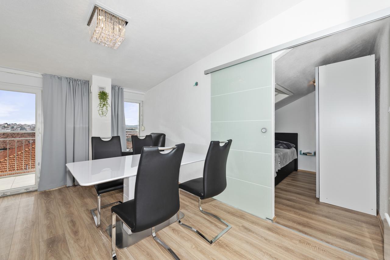 Apartment Nikola Трогір Екстер'єр фото