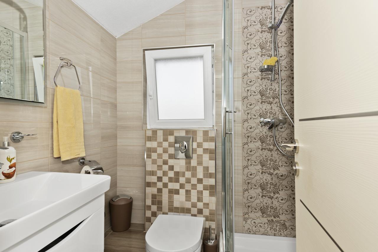 Apartment Nikola Трогір Екстер'єр фото
